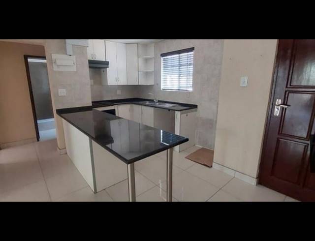 2 BEDROOM TOWNHOUSE FOR SALE IN BASSONIA